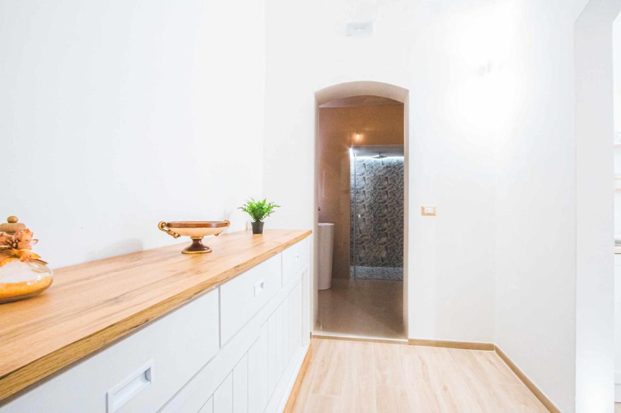 Cas358 Luxury Suite Bari Bagian luar foto