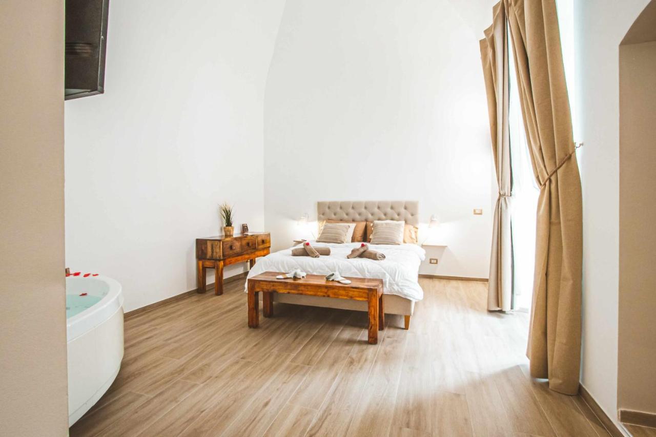 Cas358 Luxury Suite Bari Bagian luar foto