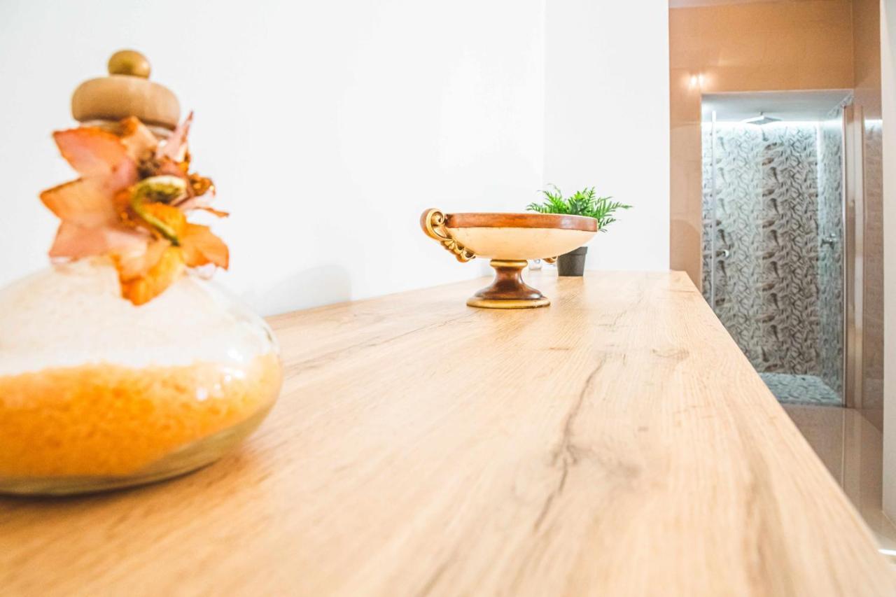 Cas358 Luxury Suite Bari Bagian luar foto