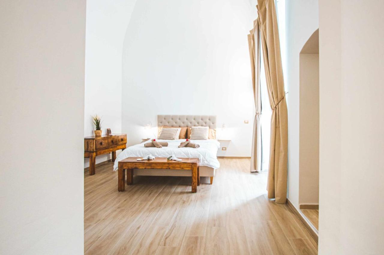 Cas358 Luxury Suite Bari Bagian luar foto