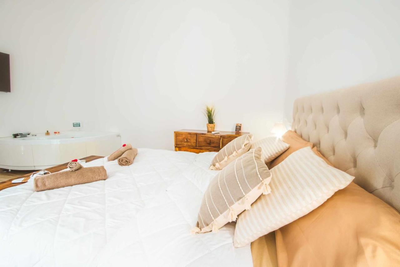 Cas358 Luxury Suite Bari Bagian luar foto