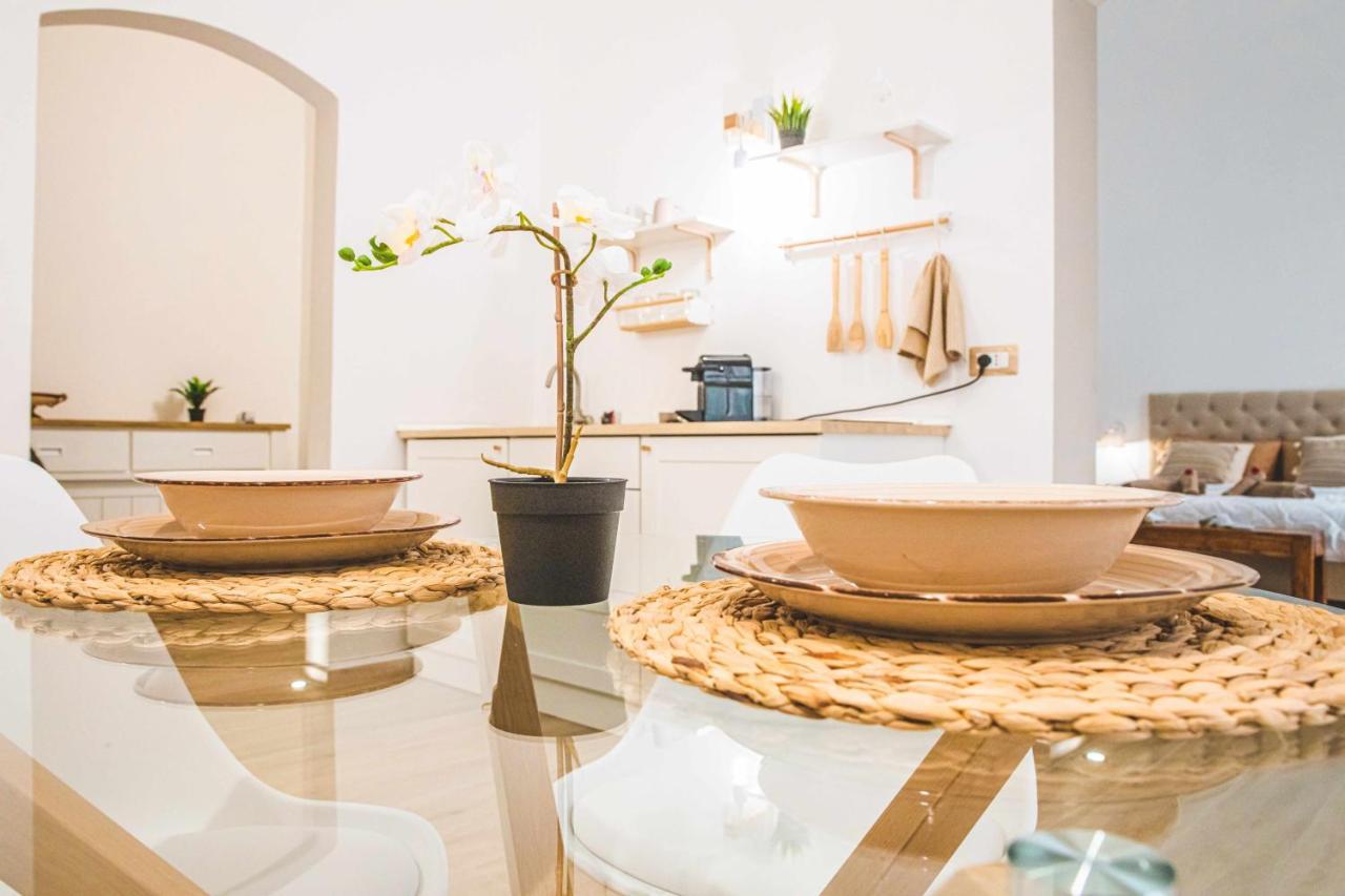 Cas358 Luxury Suite Bari Bagian luar foto